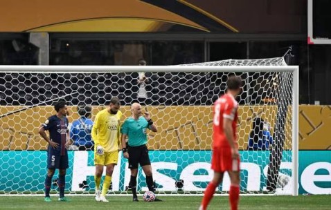 拜仁多人被罚两名，主帅孔帕尼遭质疑球迷呼唤下课