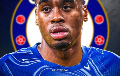 记者：切尔西签吉滕斯的转会费总价为6500万欧，合同至2032年