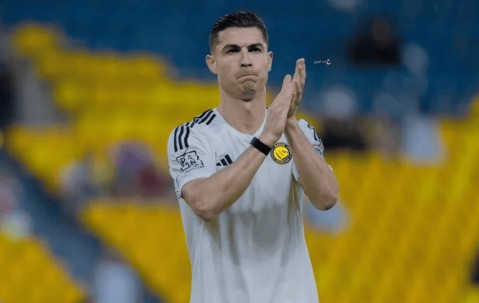 无缘亚冠！C罗心态崩盘！考虑重返欧洲，世俱杯对决梅西成关键