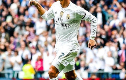 拉菲尼亚能否成为新一届金球奖得主？与2013年C罗的成就对比分析